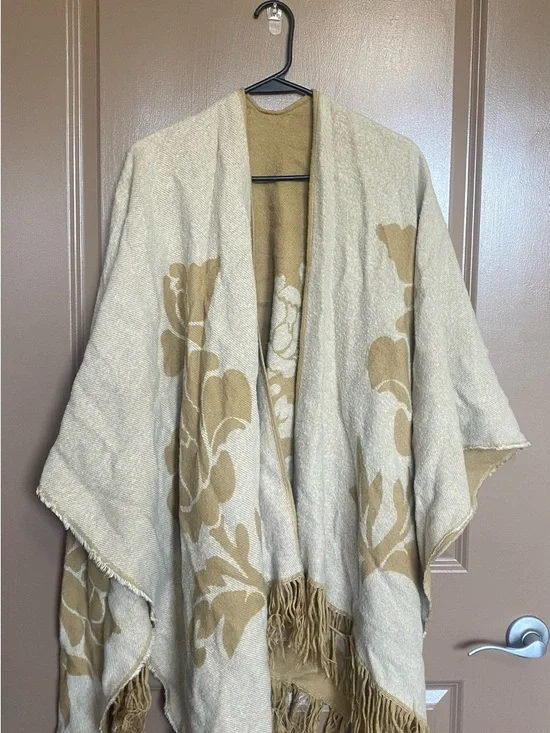 29 Palms Tan Floral Fringe Wrap Poncho (Reversible) - Picture 4 of 7